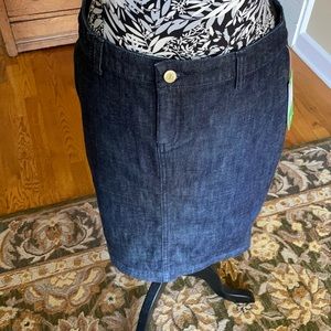 Lilly Pulitzer denim pencil skirt. NWT. Smoke free home